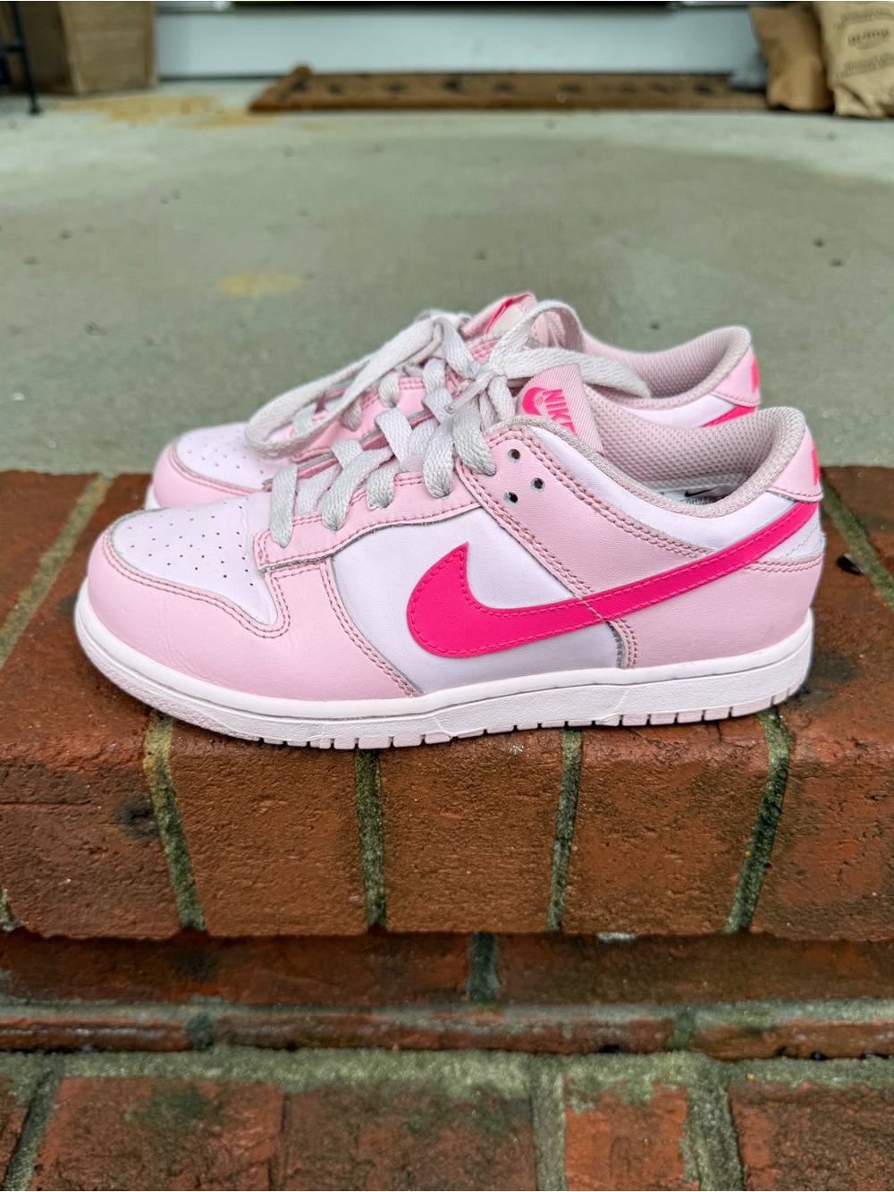 Nike Dunk Low Triple Pink Big kids sneakers Shoes Size 2.5Y Child kids Girl